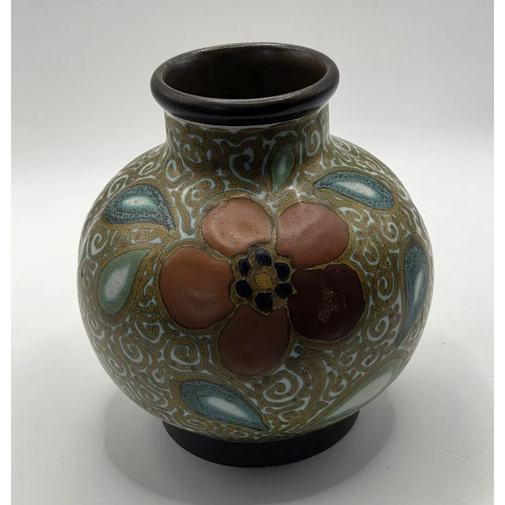 Vintage 1924 Gouda Holland GERLA Matte Pottery Vase 874 Royal Plazuid PZH
